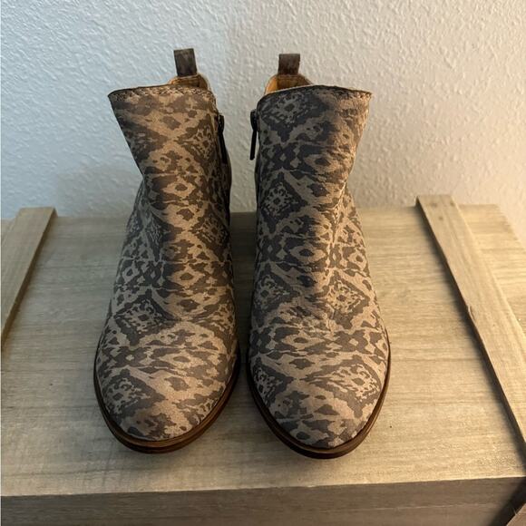 Women's Patterned Ankle Boots - Picture 1 of 8
